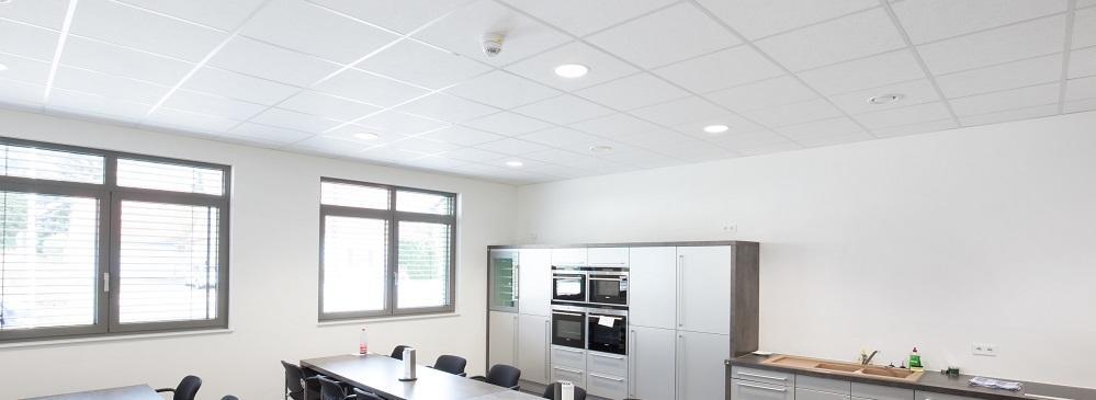 Deckenplatten kleben leicht gemacht | Kemmler Baustoffe