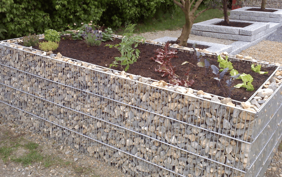 hochbeet bauen im garten aus steinen